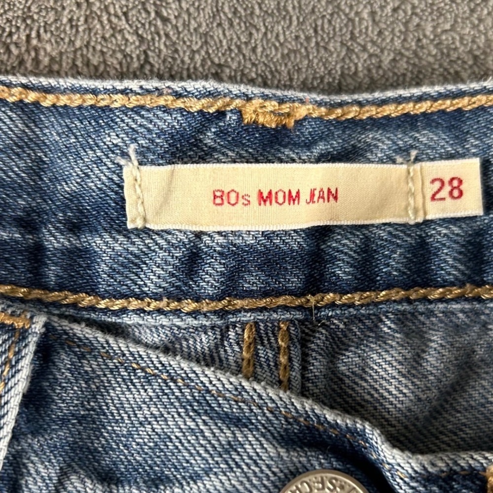 Levis Premium 80s Mom Jeans Light Wash High Rise Tapered Blue Denim 28 - Picture 6 of 11
